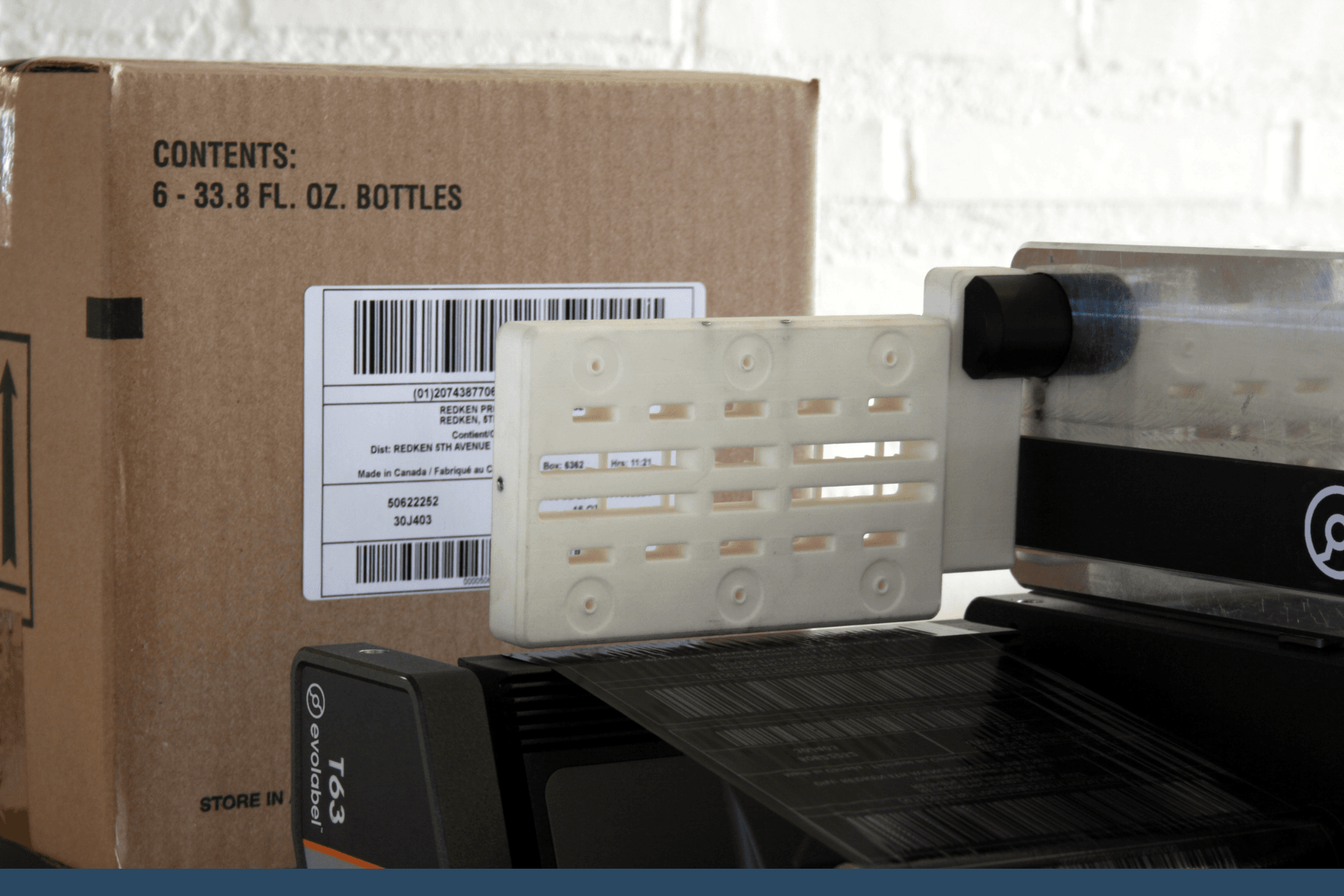 blowvac label applicator applying a label to a cardboard box