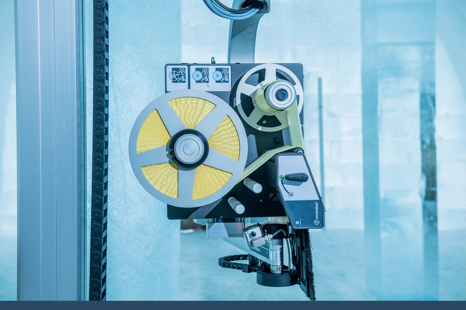 Image showing FlexWipe applicator in sub-zero environment