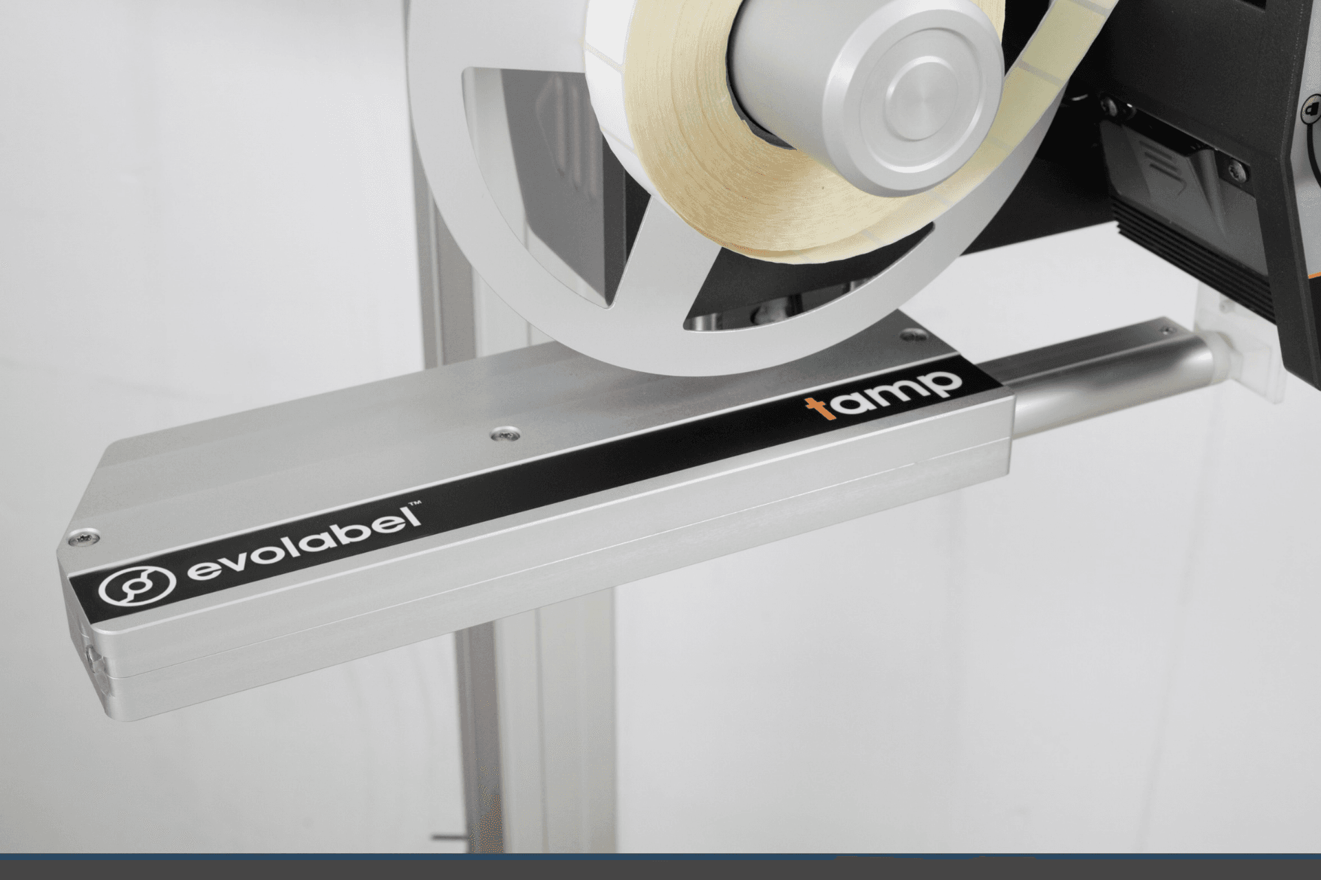 Airless vs Pneumatic Print & Apply Label Applicators: What’s The Difference?
